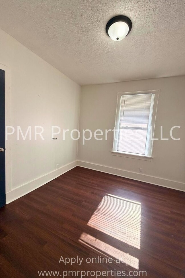 Building Photo - 2 Bedrooms/1 Bathroom House