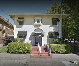 Building Photo - Gorgeous 2-Bedroom Corner Flat in 1911 Fou...