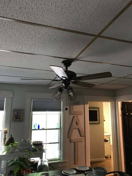 Building Photo - 77 W Main St