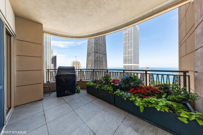 Building Photo - 800 N Michigan Ave