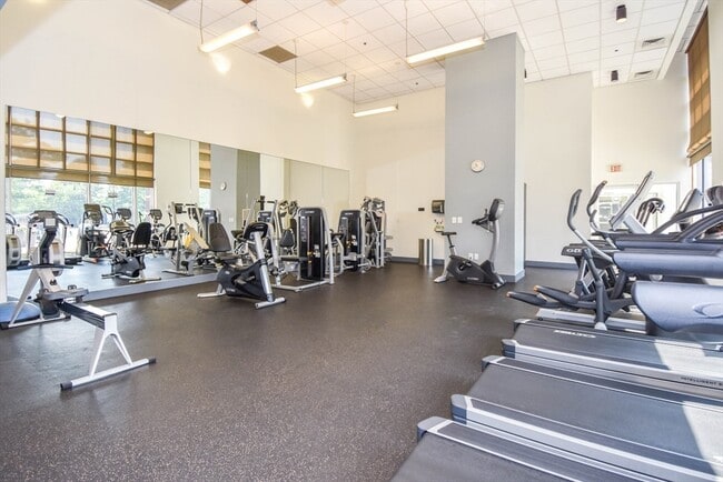 Building Photo - 8 - 10-10 Museum Way