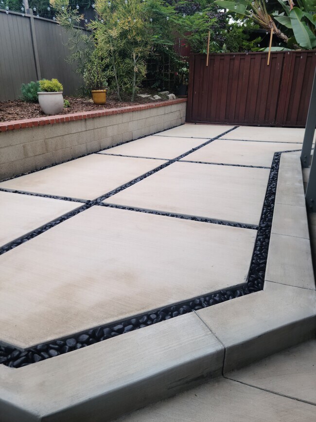 Building Photo - 734 Ashland Ave