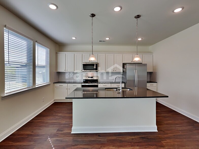 Building Photo - 269 Willow Ln