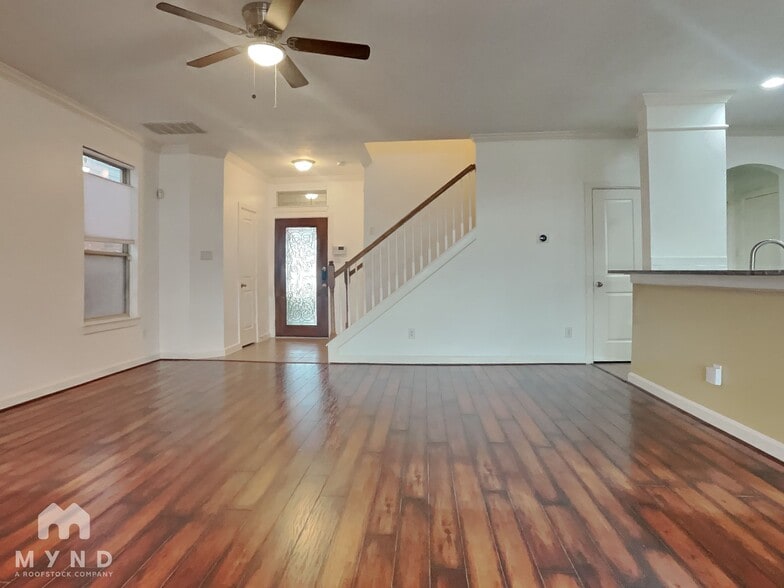 Building Photo - 5343 Summit Hollow Dr