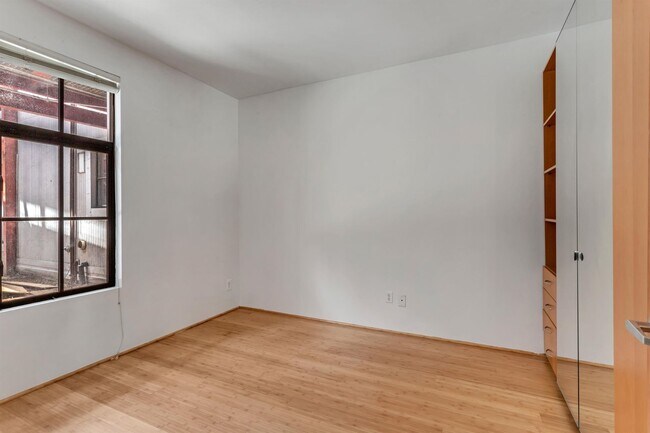Building Photo - Modern Downtown Salt Lake City 1bd/1ba Con...