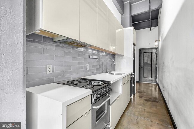 Building Photo - 1701 Tulip St