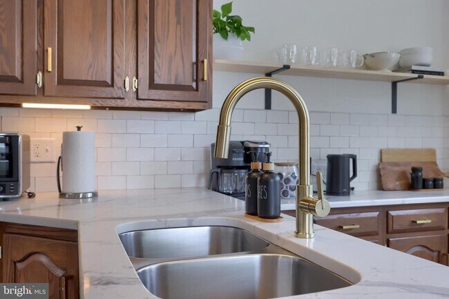 Building Photo - 136 E Harrisburg Ave