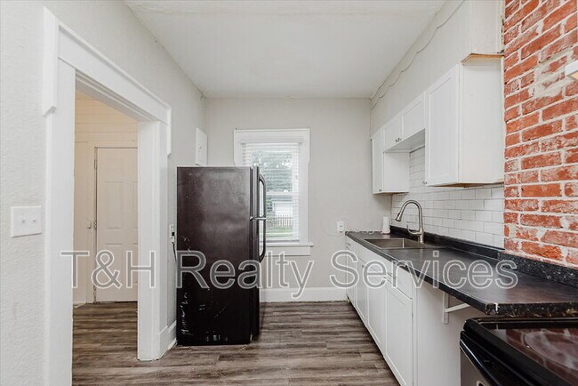 Building Photo - 1134 Lasalle St