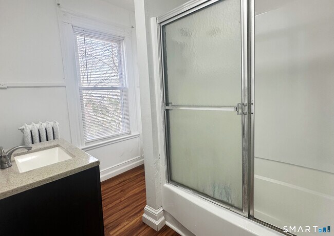 Building Photo - 394 High St