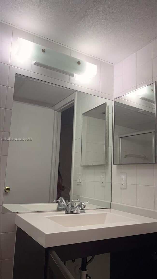 Building Photo - 7897 Golf Cir Dr