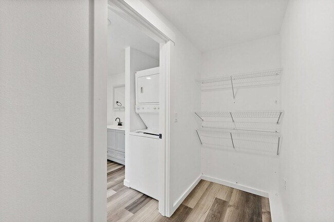 Building Photo - Renovated 3-Bed Rambler in Lakewood | Priv...