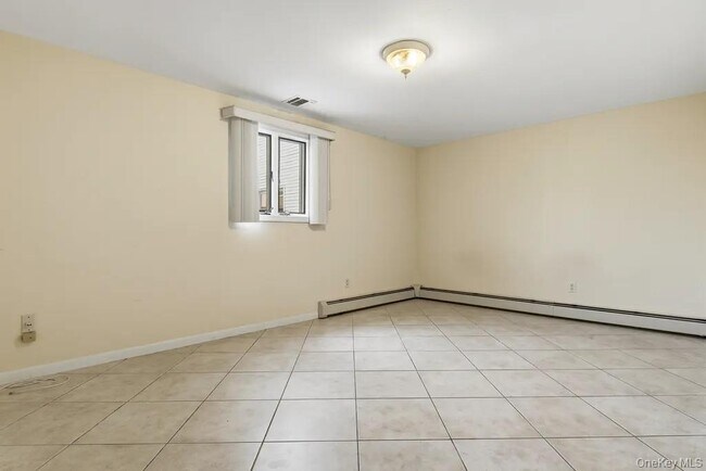 Building Photo - 11 7th St