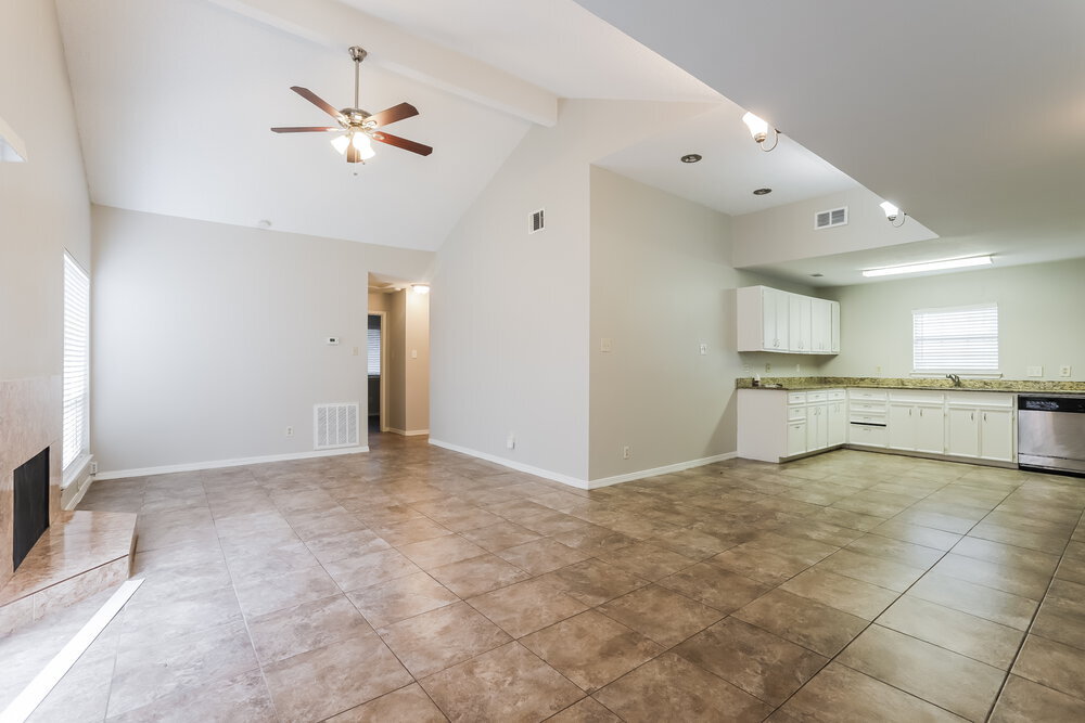 Building Photo - 6395 Crossway Dr