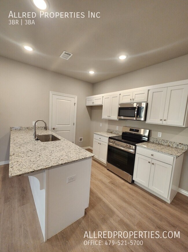 Building Photo - 1608 Casuarina Dr