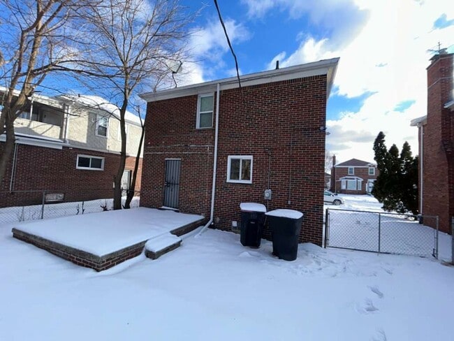 Building Photo - Spacious 3-Bedroom Colonial