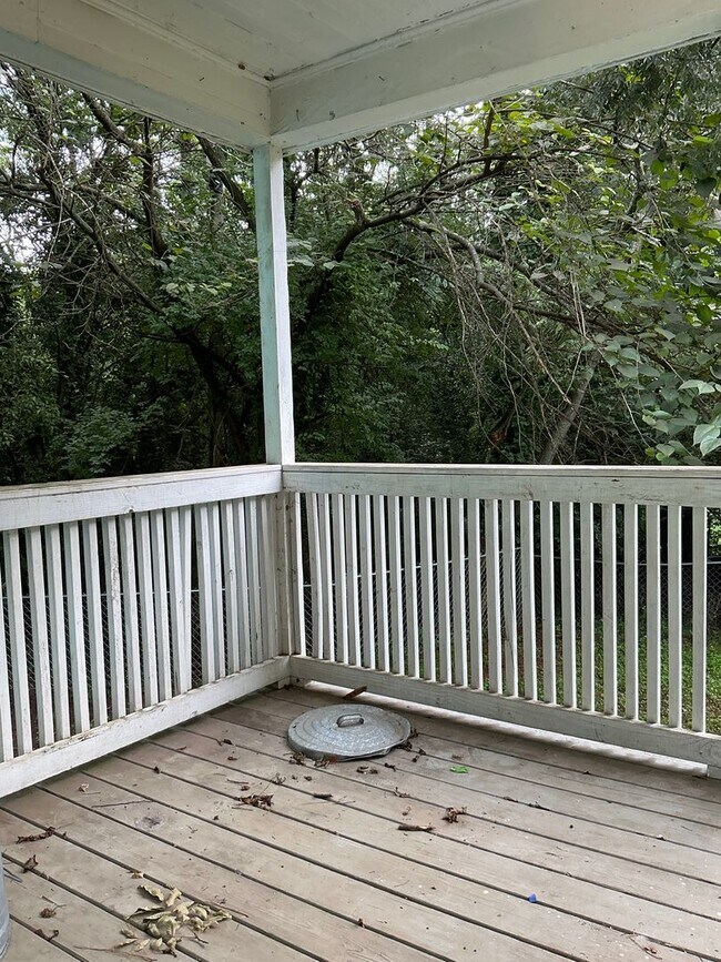 Building Photo - 3 bedroom / 1 bathroom house near St. Mary's/Beechwood/Alps Rd.