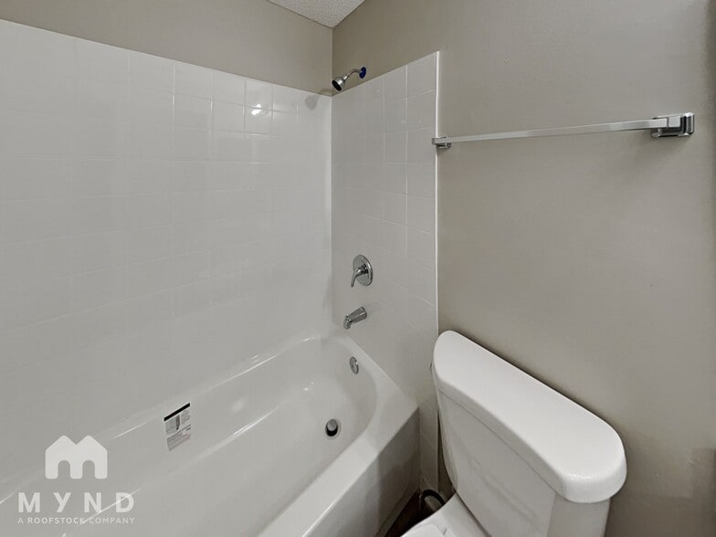 Building Photo - 6549 Arancio Dr W