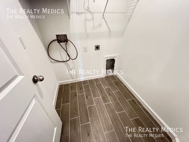 Building Photo - 9301 SW 58th Cir