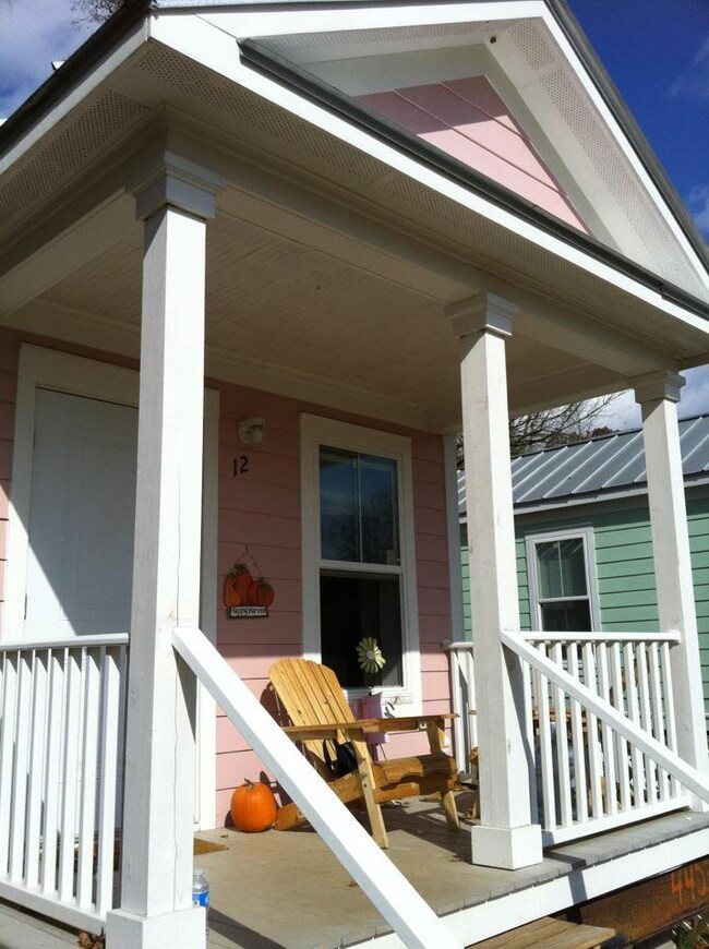 Building Photo - 22 Cottage Grove Dr