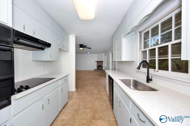 Building Photo - 2105 Shannonhouse Rd SW