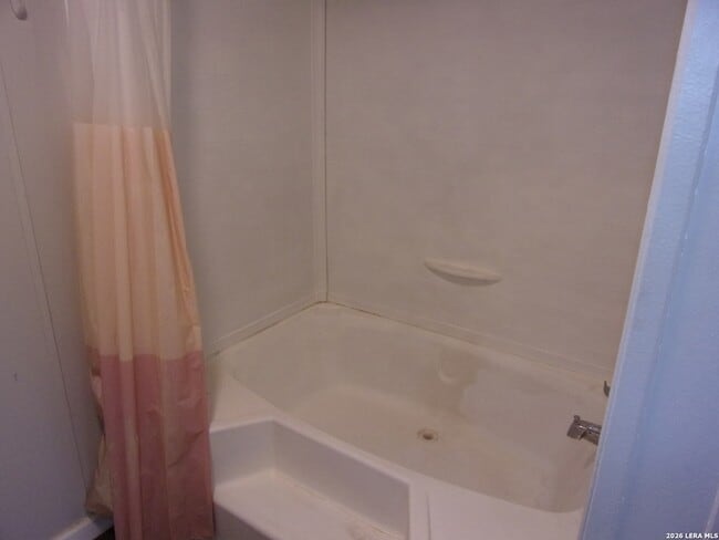 Building Photo - 360 Rangeland Rd