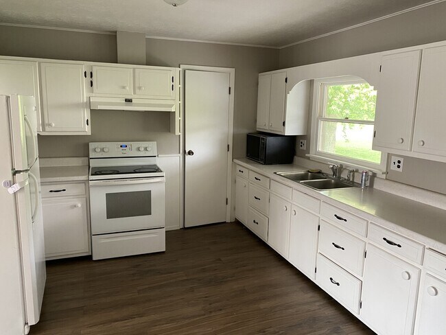 Building Photo - Huntington Hill Apartments