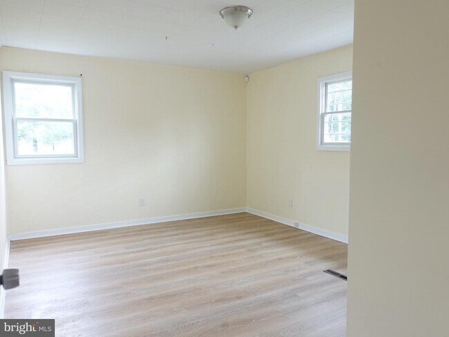 Building Photo - 102 Red Lion Rd