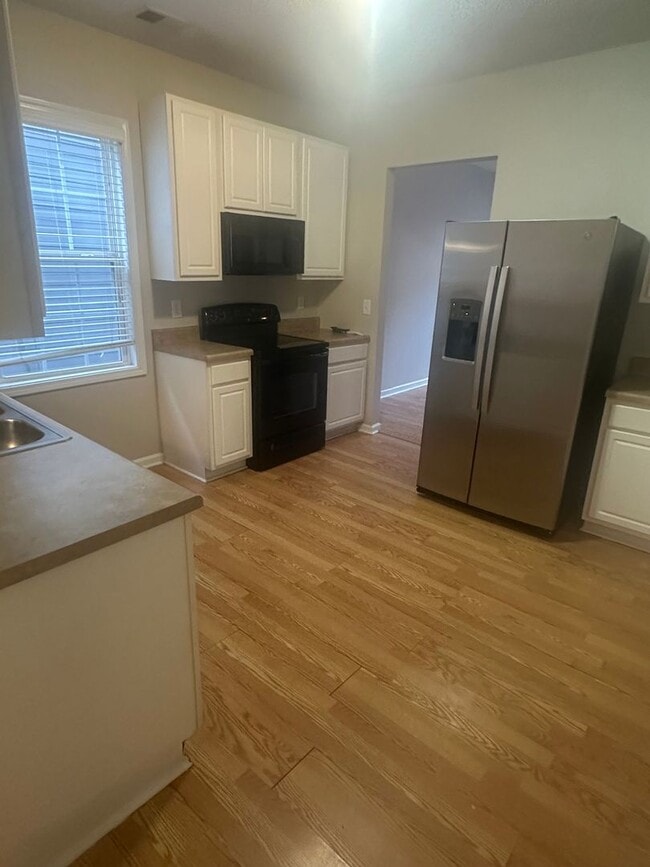 Building Photo - 3 Bedroom 2.5 Home in NE Columbia MOVE IN BY 1/31/26 RECEIVE $300 OFF FIRST MONTH'S RENT!!!!!!