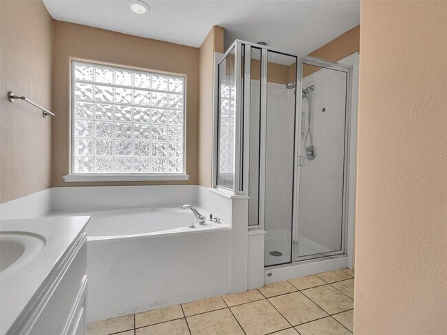 Building Photo - 4319 Lillian St