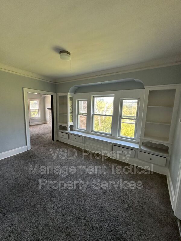 Building Photo - 3281 E 143rd St