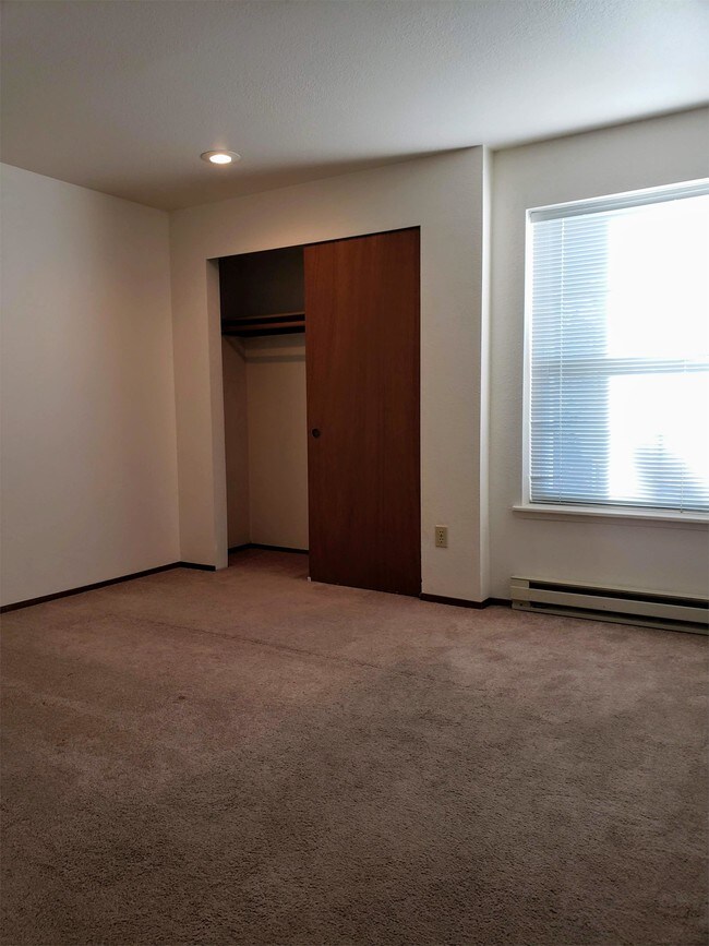 Building Photo - 1108 E Maryland St