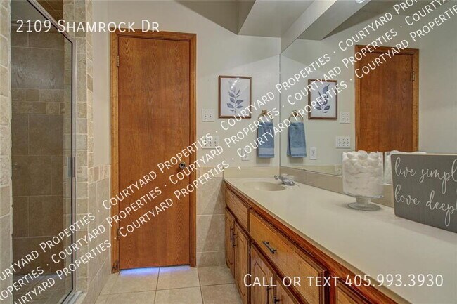 Building Photo - 2109 Shamrock Dr