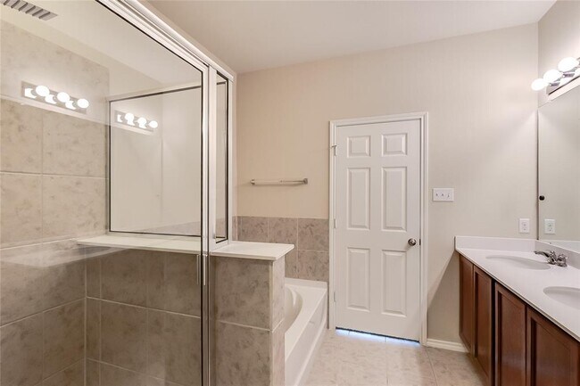 Building Photo - 216 Golden Butterfly Dr