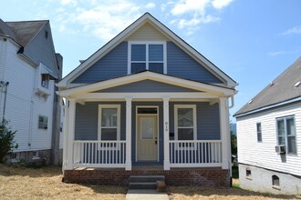 Building Photo - 810 E 10th St