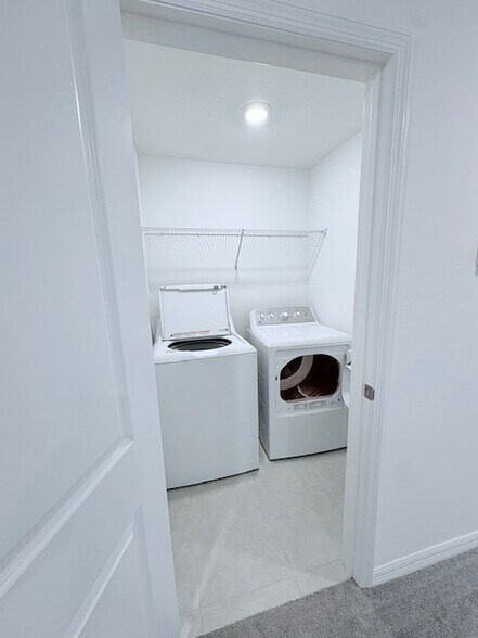 Building Photo - 10178 Honey Hammock Way