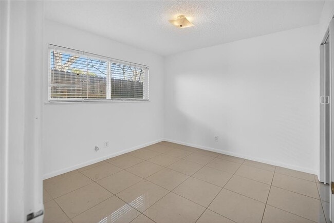 Building Photo - 1400 Braes Ridge Dr