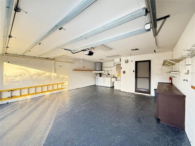 Building Photo - 2647 N Horseshoe Bay Dr