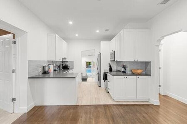 Building Photo - 443 NE 71st St