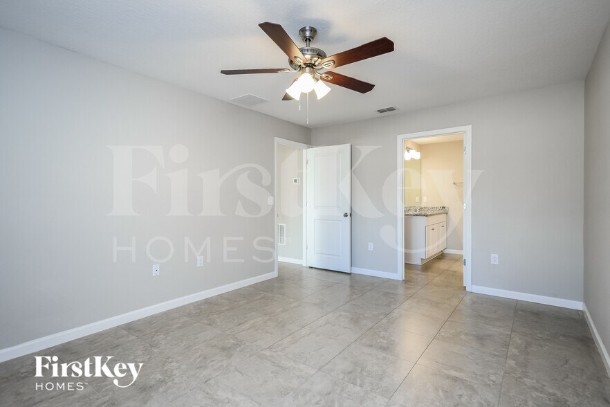 Building Photo - 421 Earhart Dr