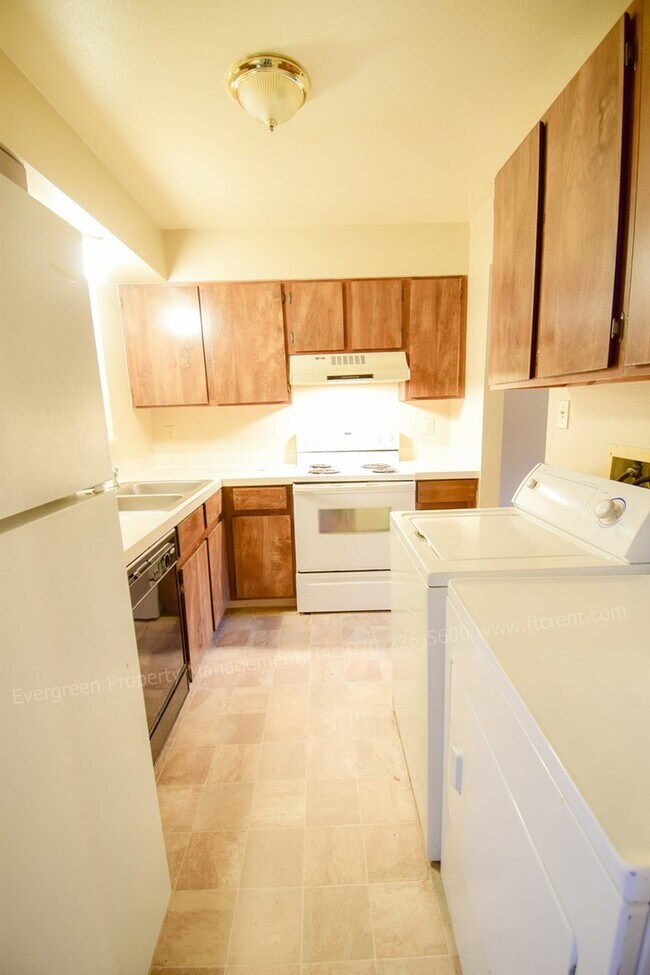 Building Photo - 211 N Shields St