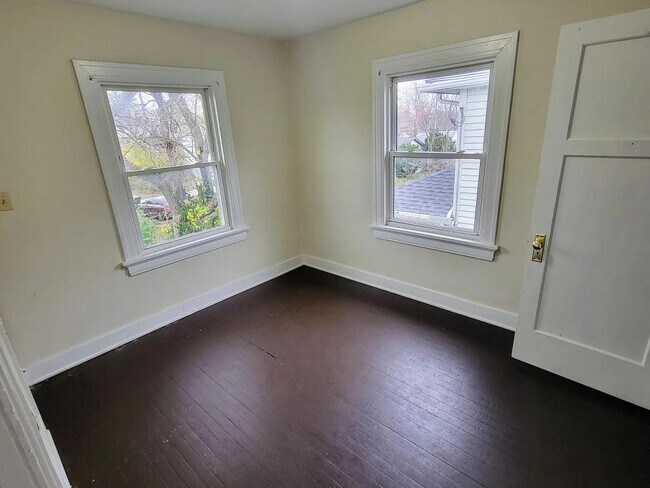 Building Photo - 33 E Norman Ave