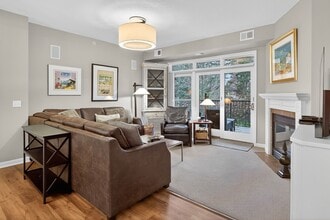 Building Photo - 5250 Grandview Square