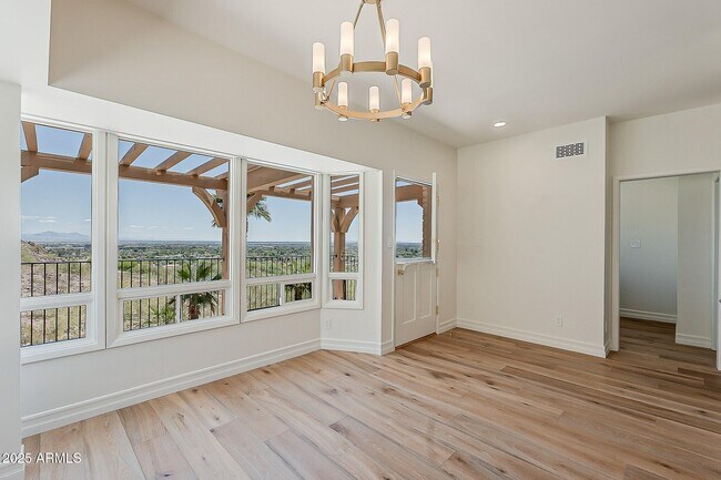 Building Photo - 5654 E Mesquite Ln