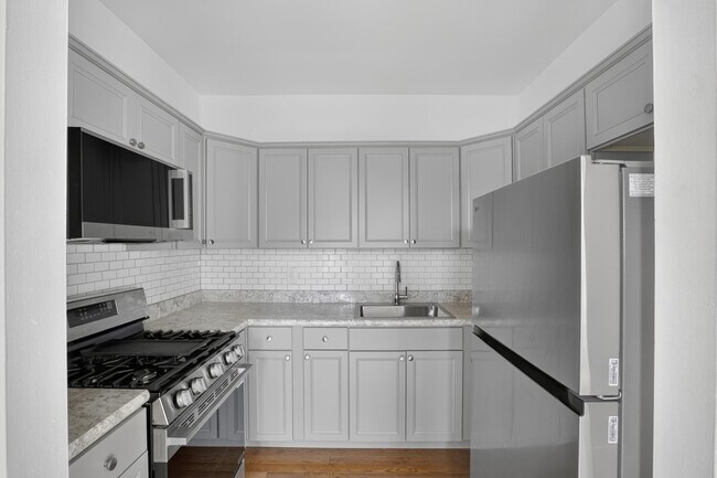 Building Photo - 540 Bramhall Ave