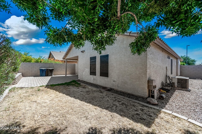 Building Photo - 2075 S Peppertree Dr