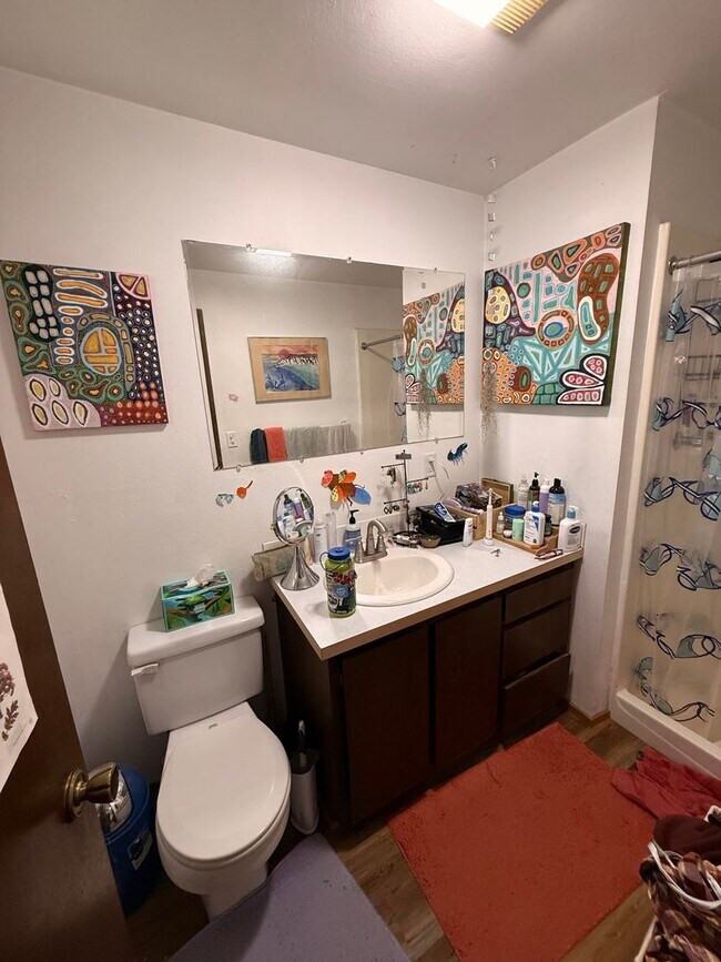 Building Photo - 3bdrm/2 bath house with a yard, laundry, and parking in Happy Valley!