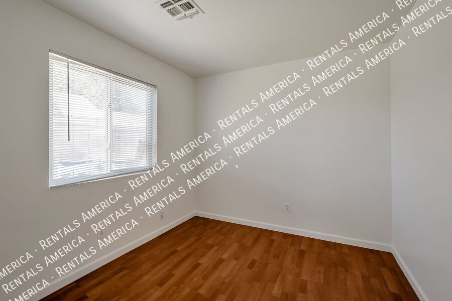 Building Photo - 1745 E Cheyenne St