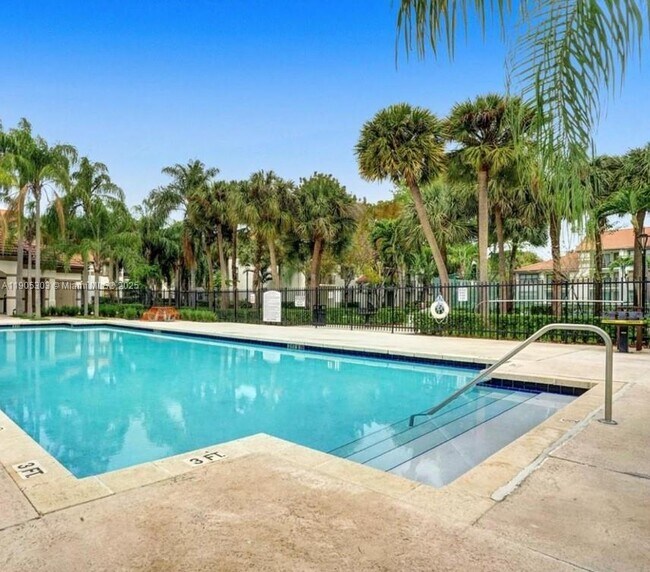 Building Photo - 530 S Park Rd