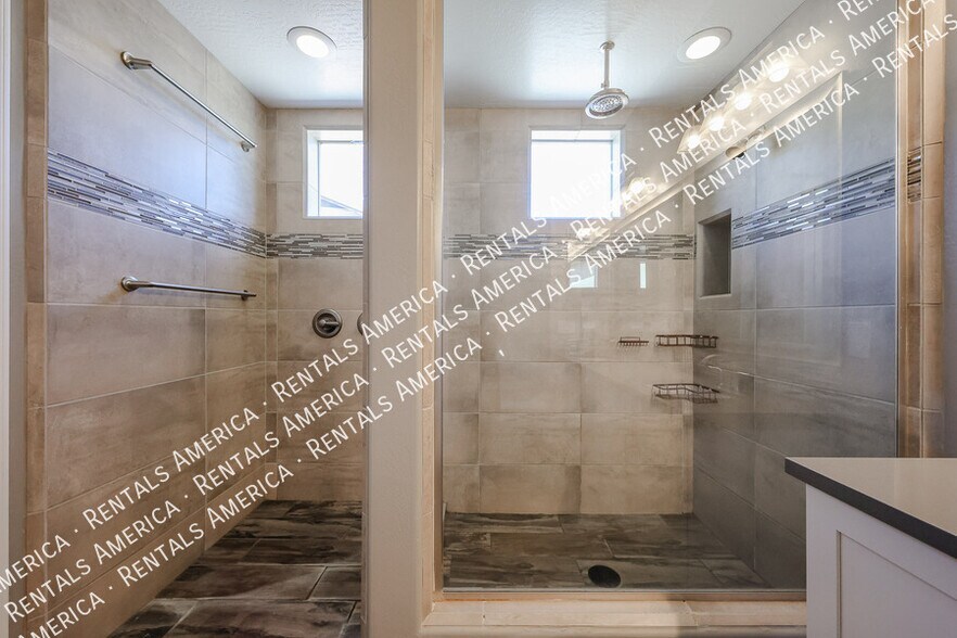 Building Photo - 5833 S Wilson Way