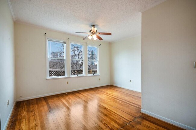 Building Photo - 609 Harthan St